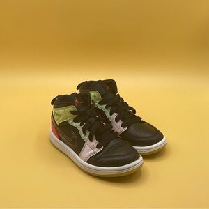 Jordan 1 Mid‎ GS 'Glow in the Dark'